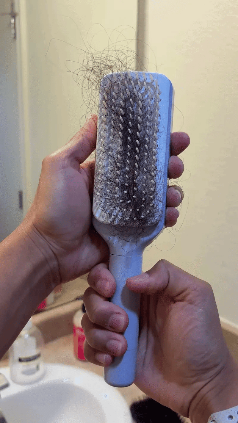 La Brosse Magique Auto-Nettoyante – Cheveux Retirés en 1 Seconde
